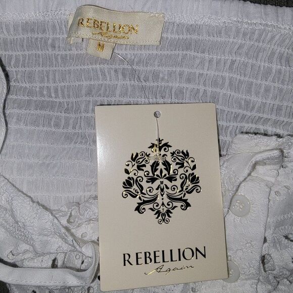 Rebellion Women's White Eyelet Button-Front Crop Top Size Medium - Picture 9 of 9